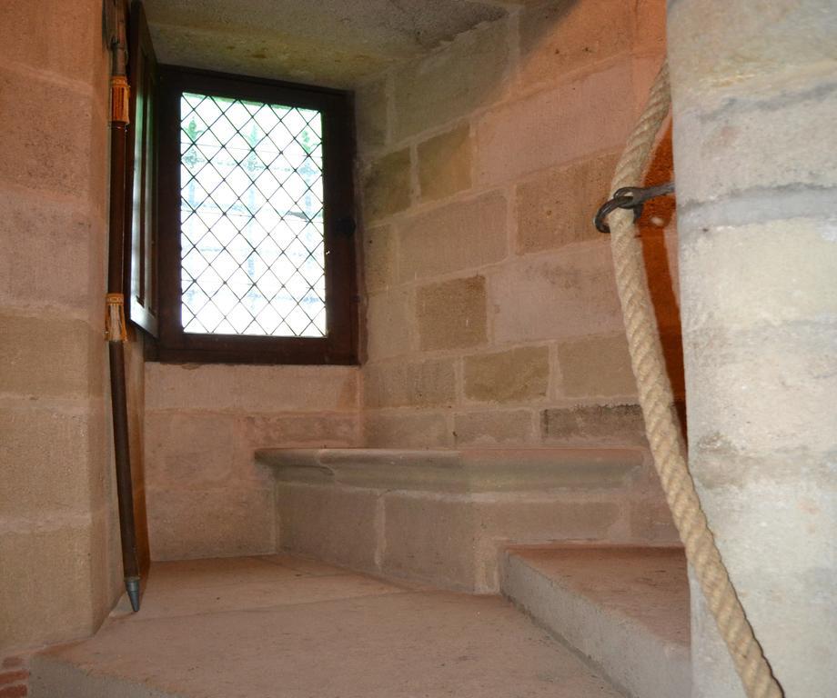 Chateau De Peufeilhoux Vallon-en-Sully Exterior photo