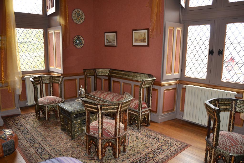 Chateau De Peufeilhoux Vallon-en-Sully Room photo