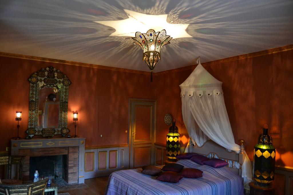Chateau De Peufeilhoux Vallon-en-Sully Room photo