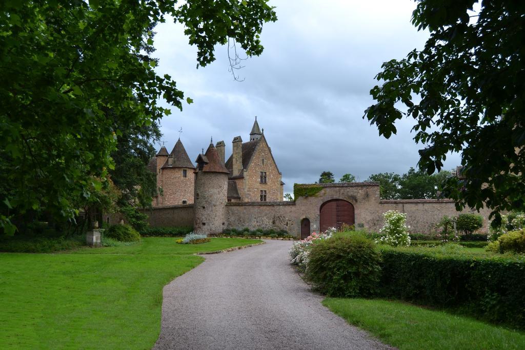Chateau De Peufeilhoux Vallon-en-Sully Exterior photo