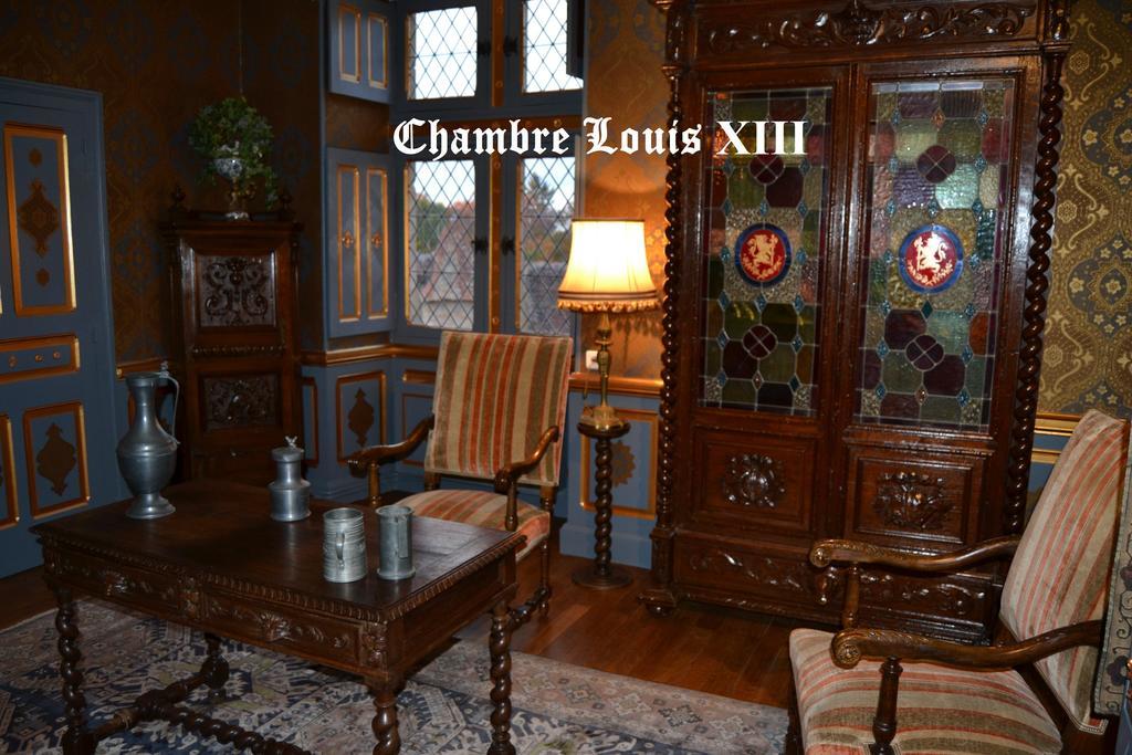 Chateau De Peufeilhoux Vallon-en-Sully Exterior photo