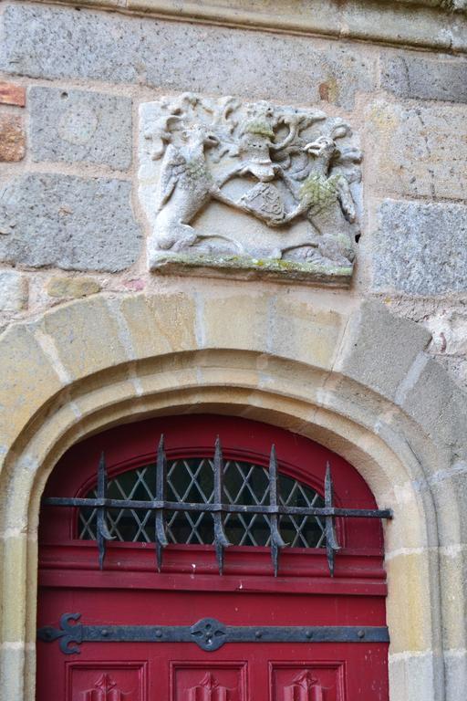 Chateau De Peufeilhoux Vallon-en-Sully Exterior photo