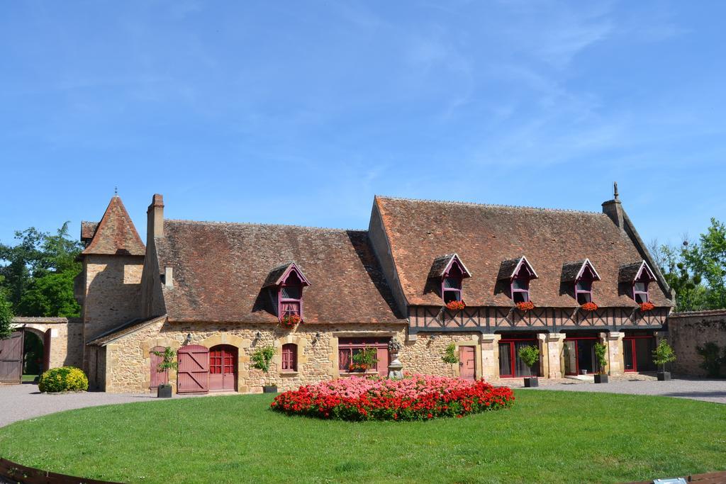 Chateau De Peufeilhoux Vallon-en-Sully Exterior photo