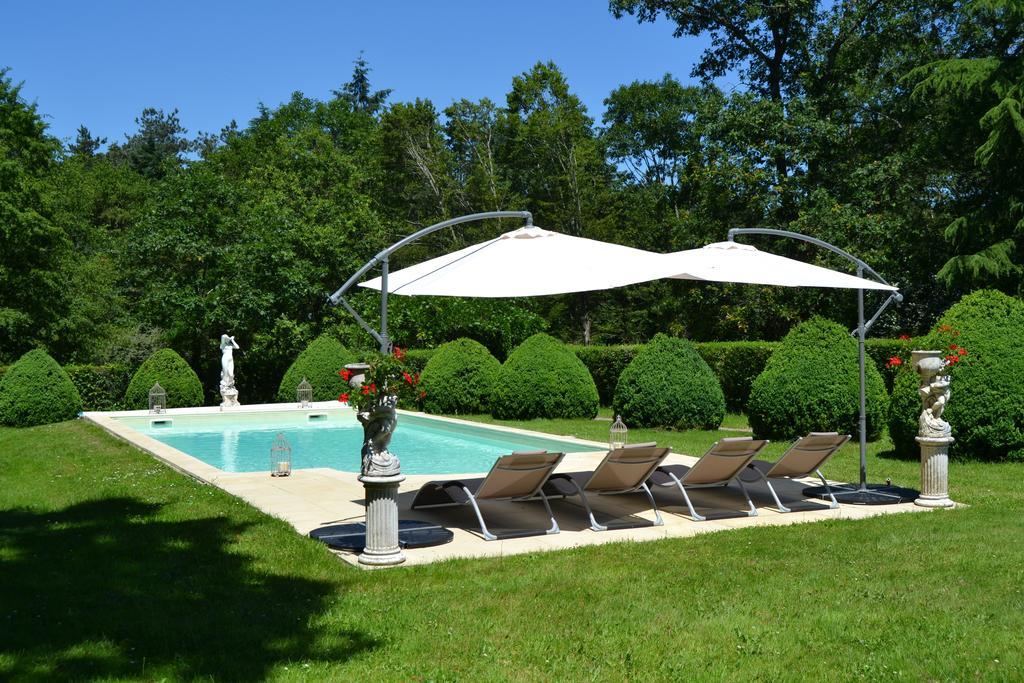 Chateau De Peufeilhoux Vallon-en-Sully Exterior photo