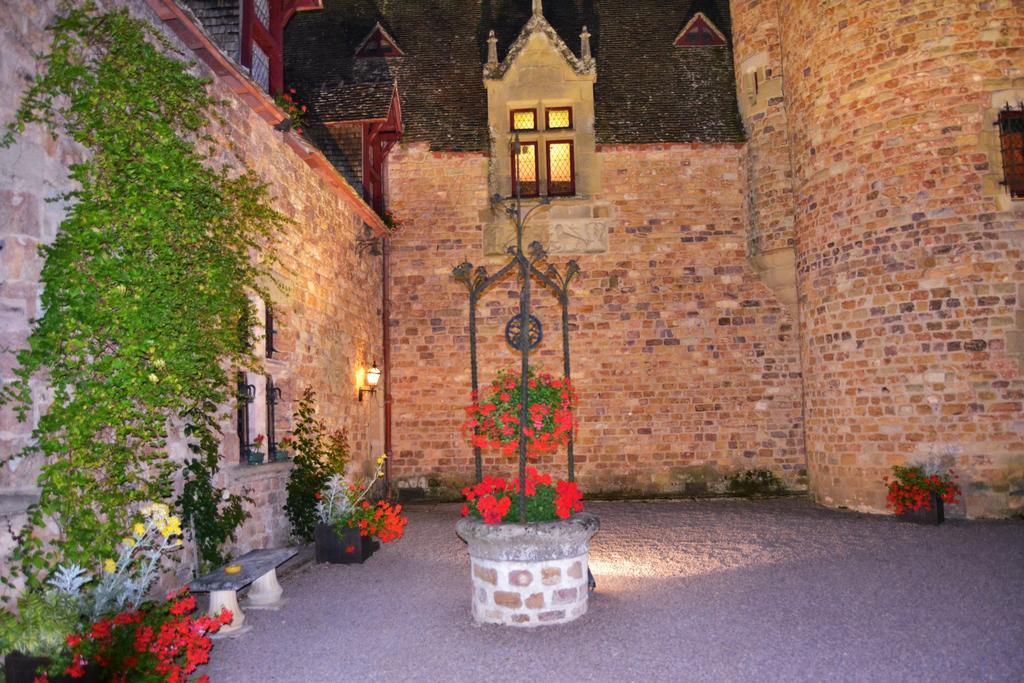 Chateau De Peufeilhoux Vallon-en-Sully Exterior photo